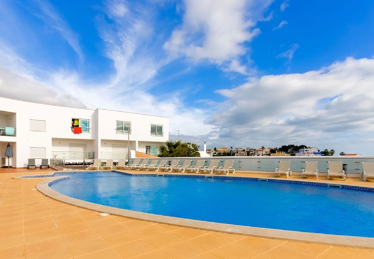 Apartamento em Carvoeiro - Bay D Townhouse With Roof Top Jacuzzi and Sea Views 