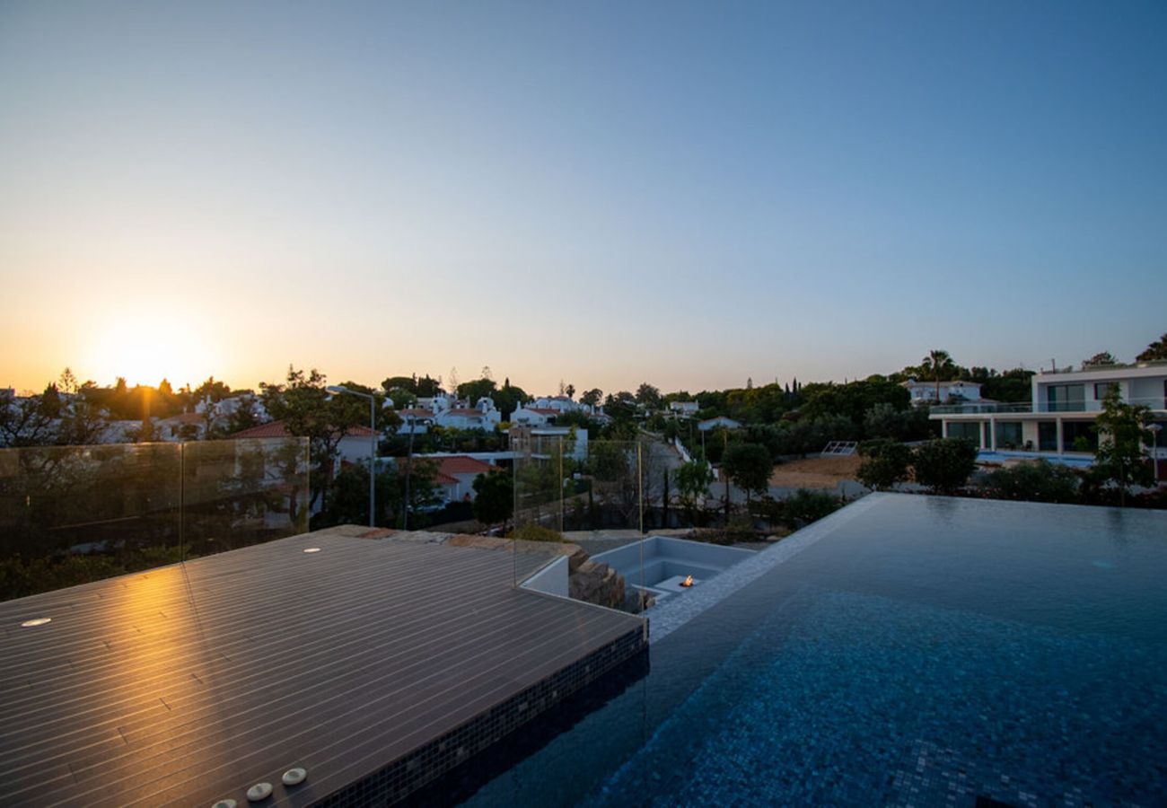 Villa em Carvoeiro - Casa da Lua: Enjoy the Algarve!