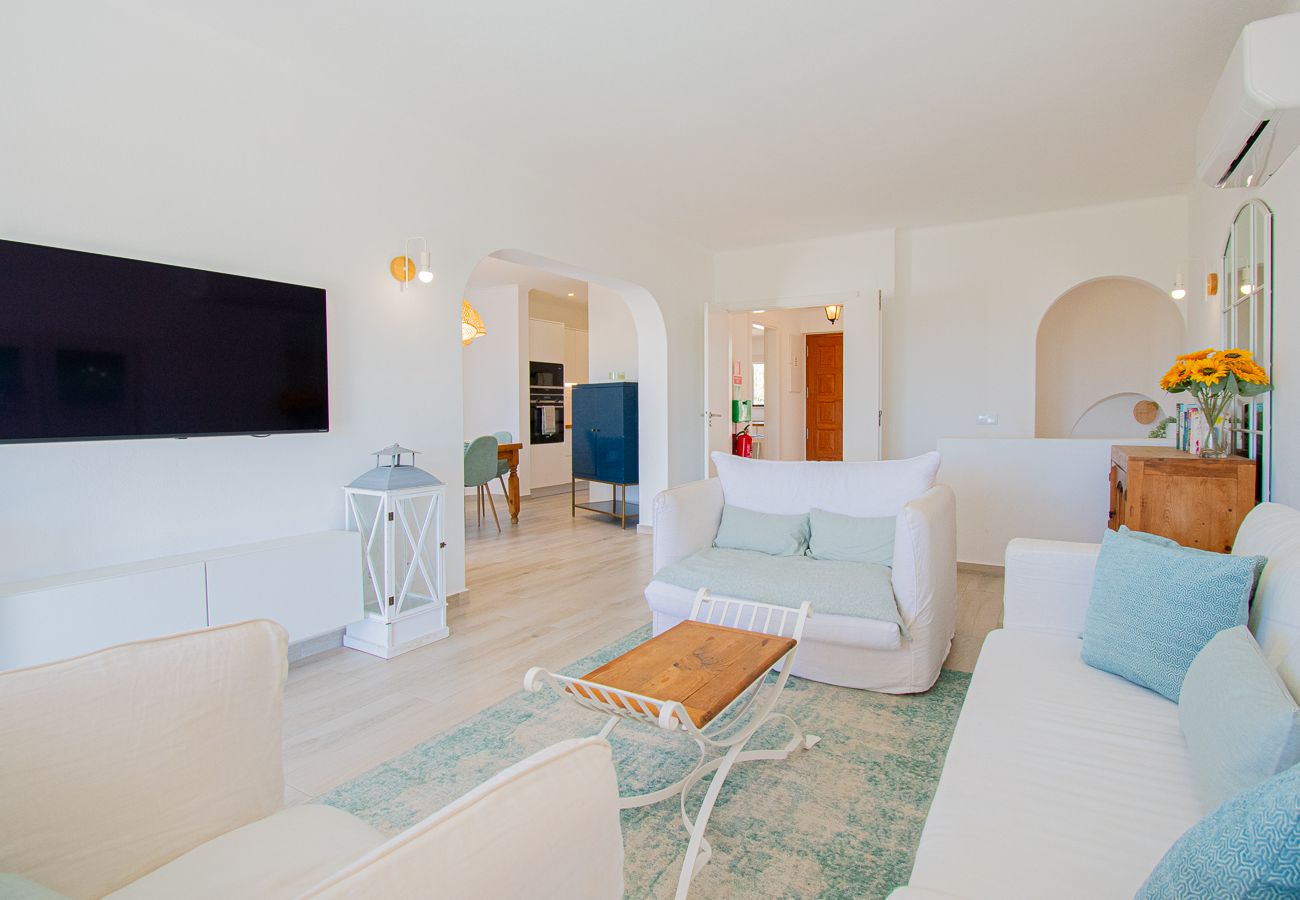 Casa geminada em Carvoeiro - 91A Casa Mel: Stylish 3-Bed Townhouse with Pool