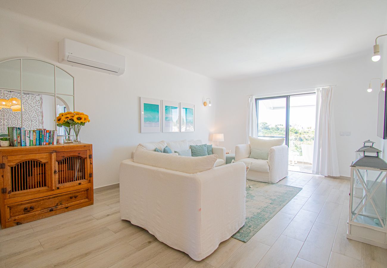 Casa geminada em Carvoeiro - 91A Casa Mel: Stylish 3-Bed Townhouse with Pool