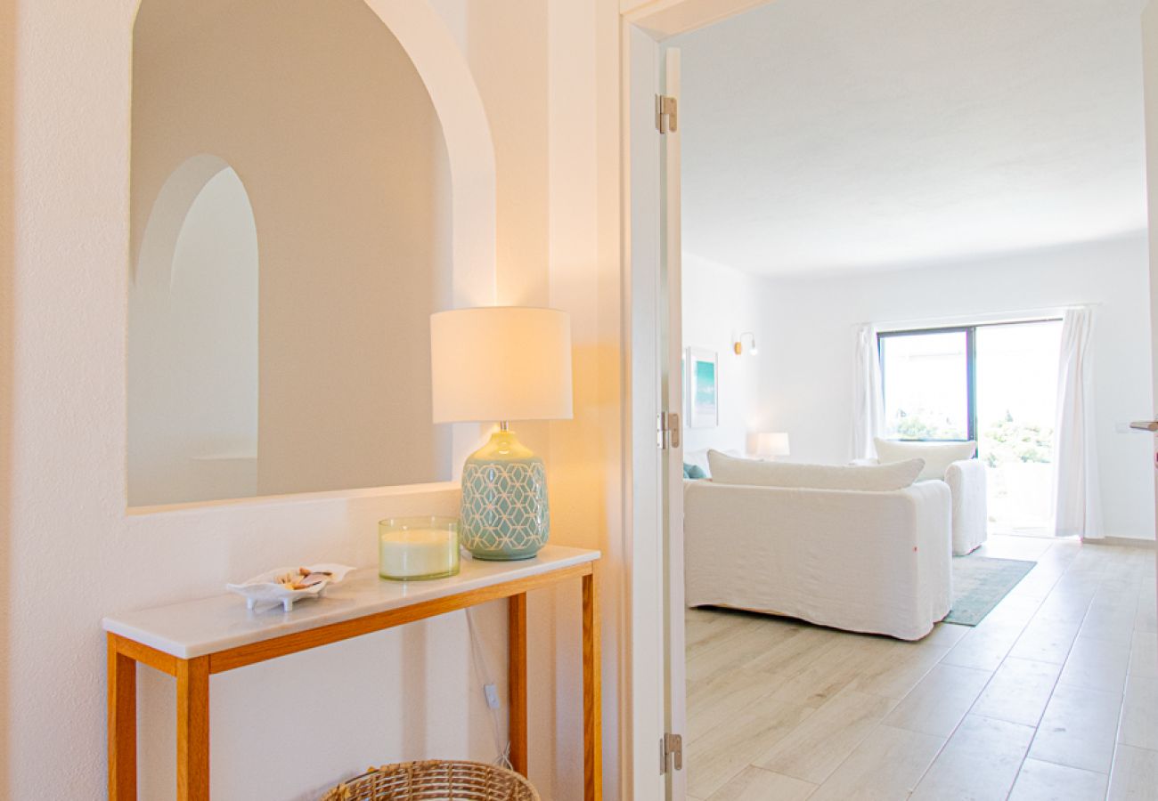 Casa geminada em Carvoeiro - 91A Casa Mel: Stylish 3-Bed Townhouse with Pool