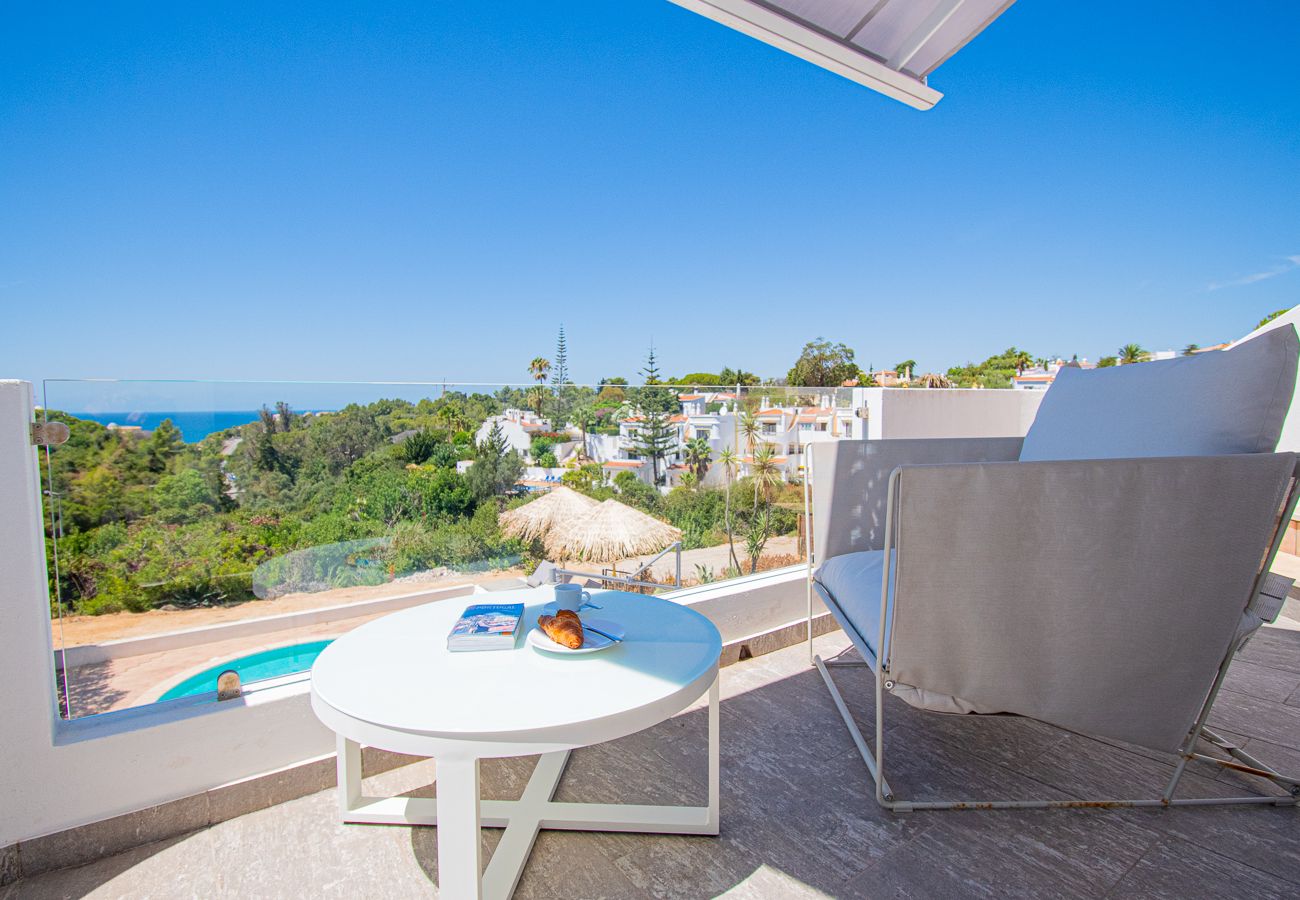 Casa geminada em Carvoeiro - 91A Casa Mel: Stylish 3-Bed Townhouse with Pool