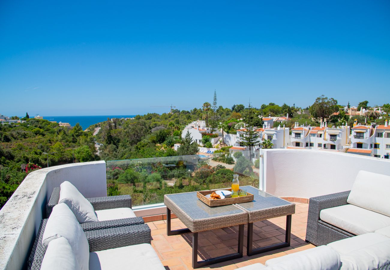 Casa geminada em Carvoeiro - 91A Casa Mel: Stylish 3-Bed Townhouse with Pool