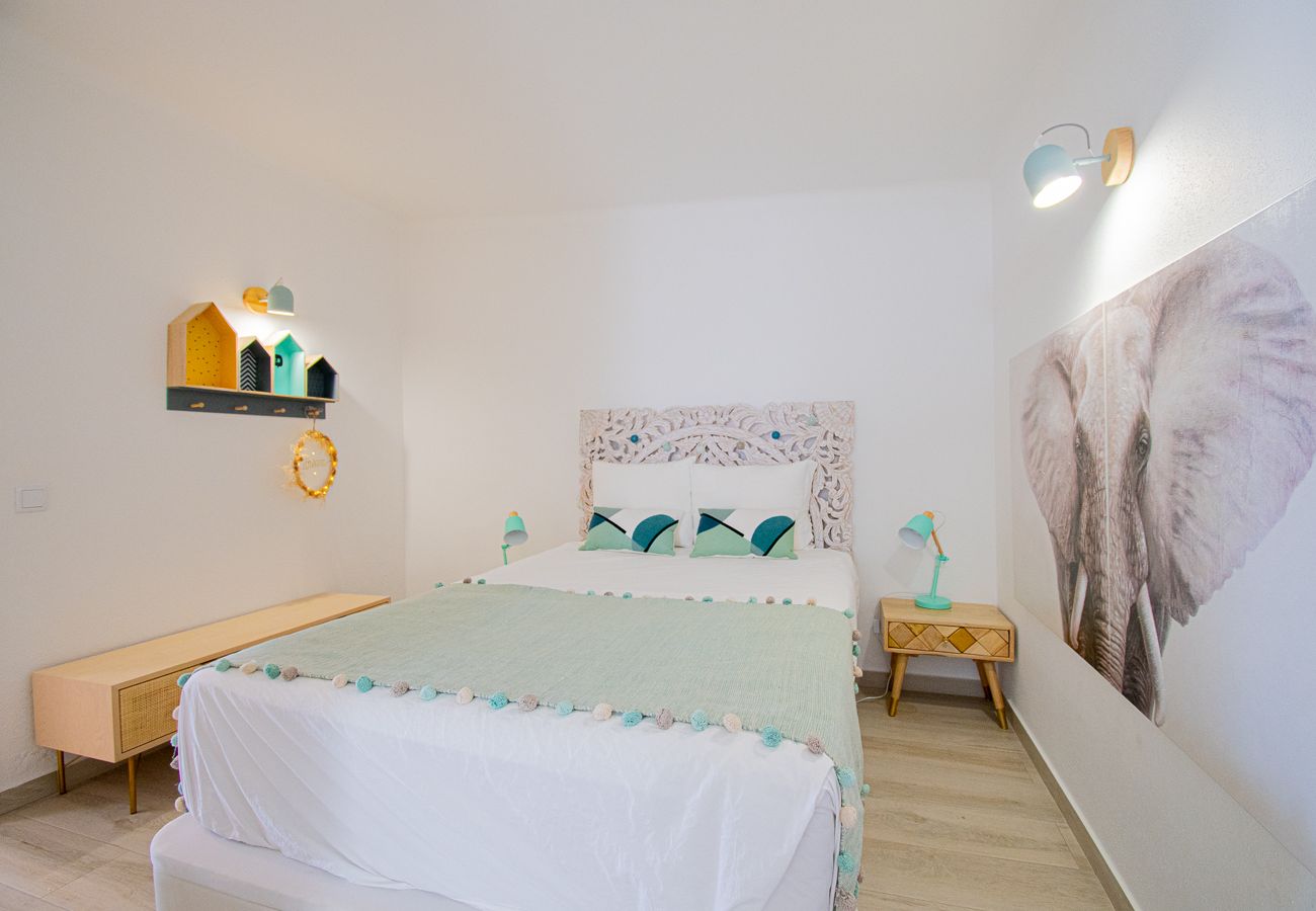 Casa geminada em Carvoeiro - 91A Casa Mel: Stylish 3-Bed Townhouse with Pool