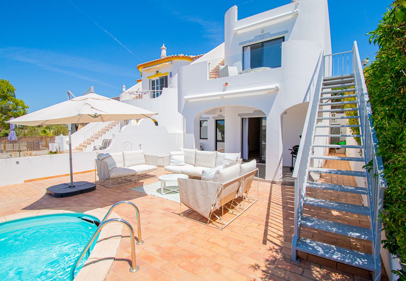 Casa geminada em Carvoeiro - 91A Casa Mel: Stylish 3-Bed Townhouse with Pool