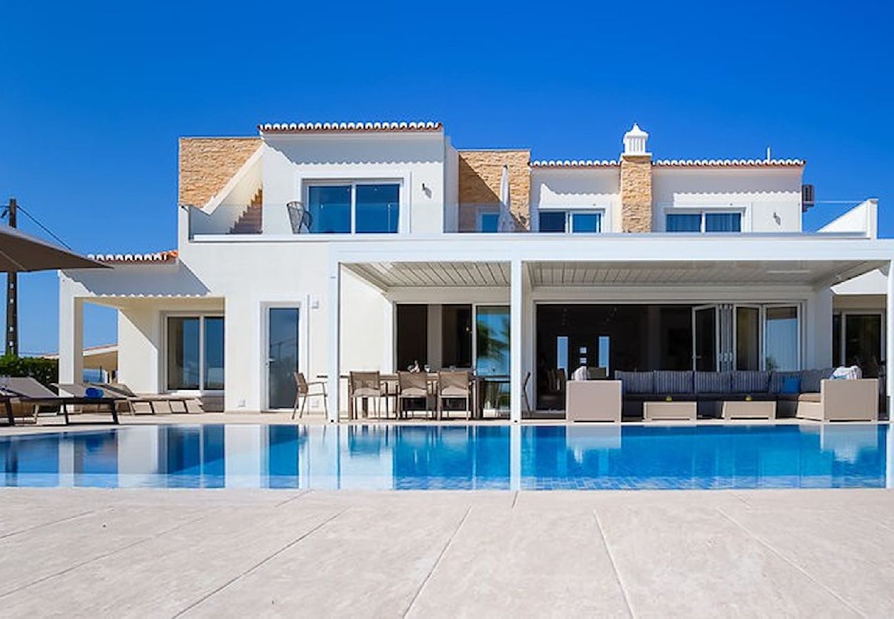 Villa in Lagoa -  Goldeneye Luxury 6 Bedroom Villa With Infinity Pool sea view 