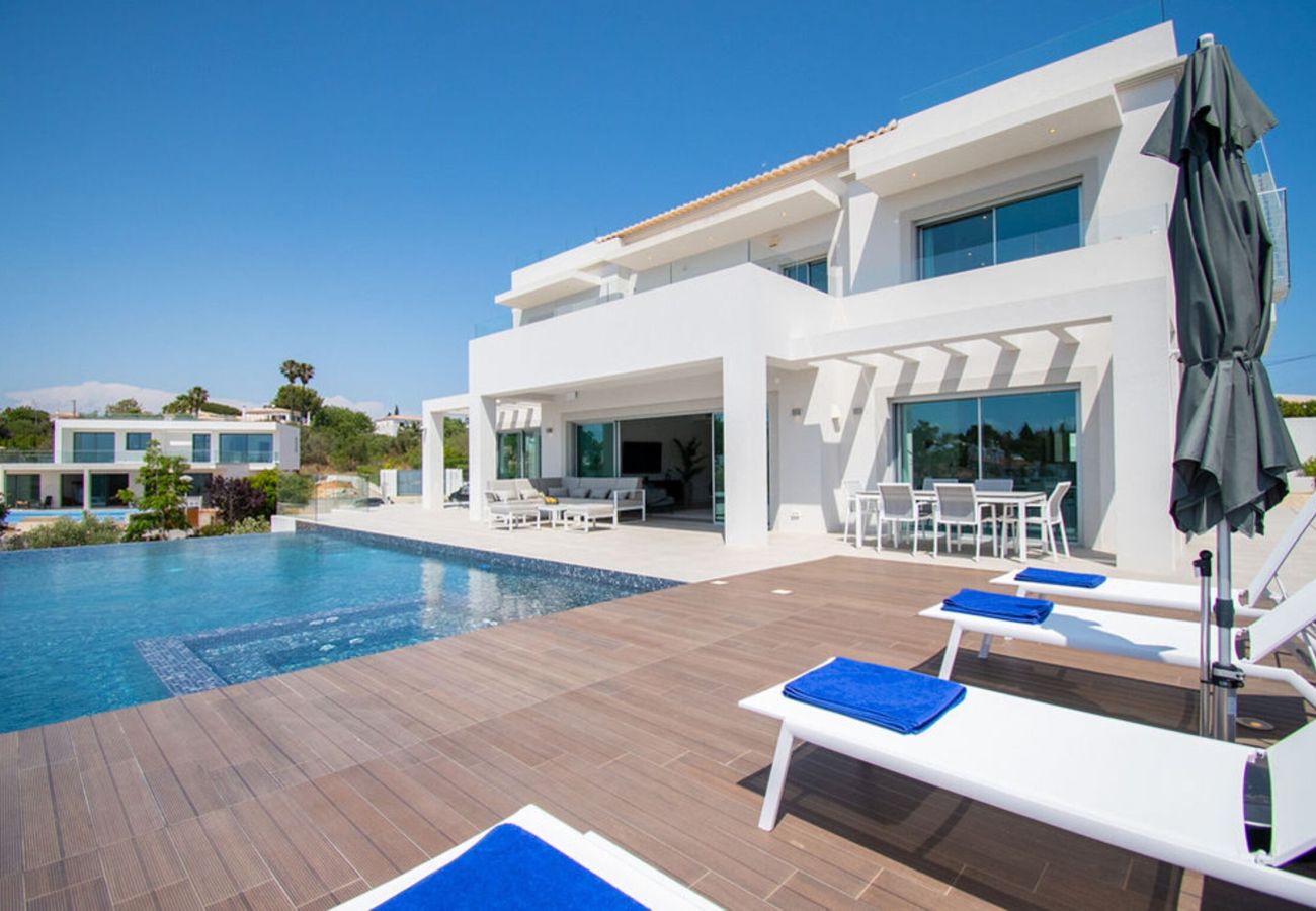Villa in Carvoeiro - Casa da Lua: Enjoy the Algarve!
