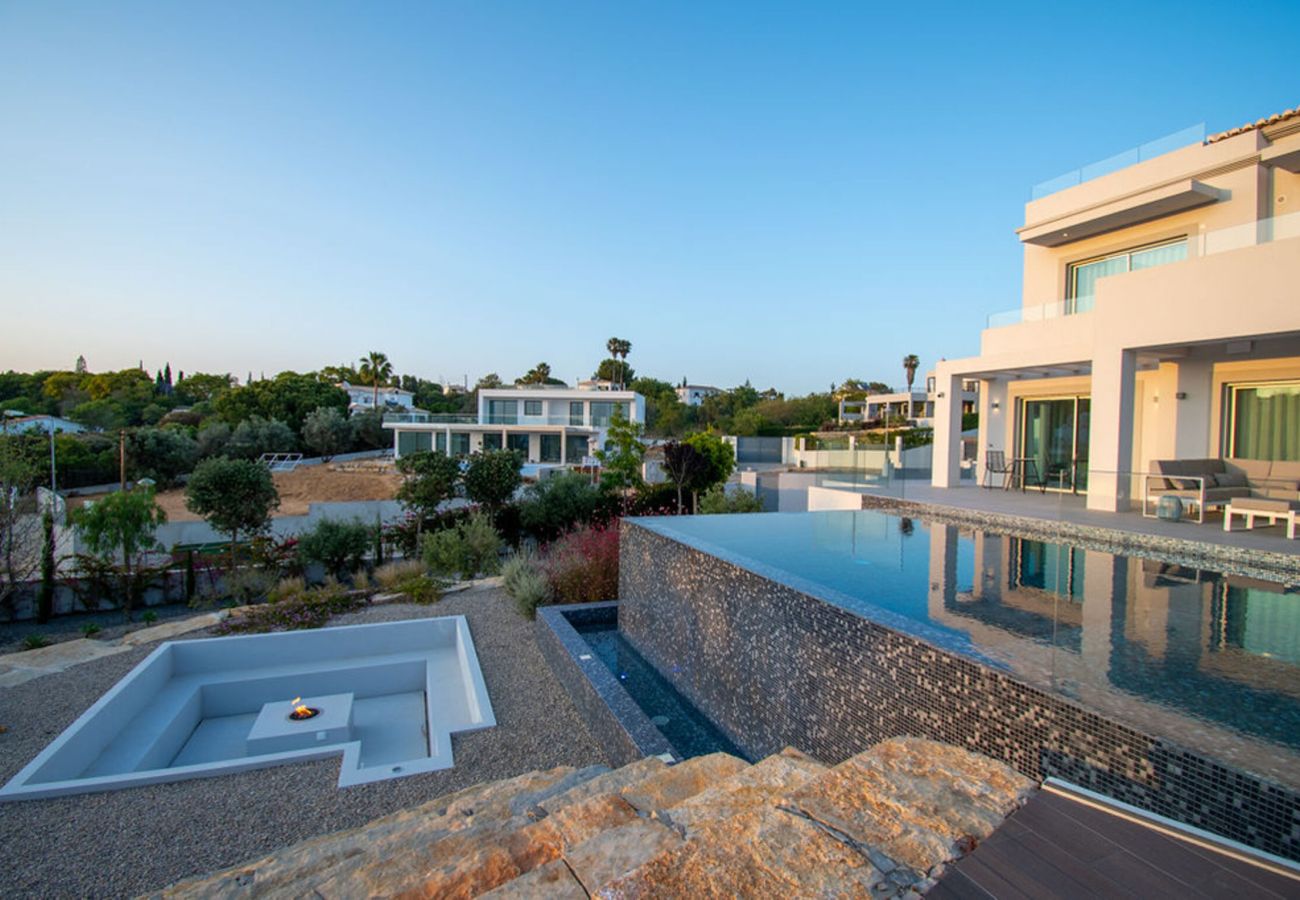 Villa in Carvoeiro - Casa da Lua: Enjoy the Algarve!