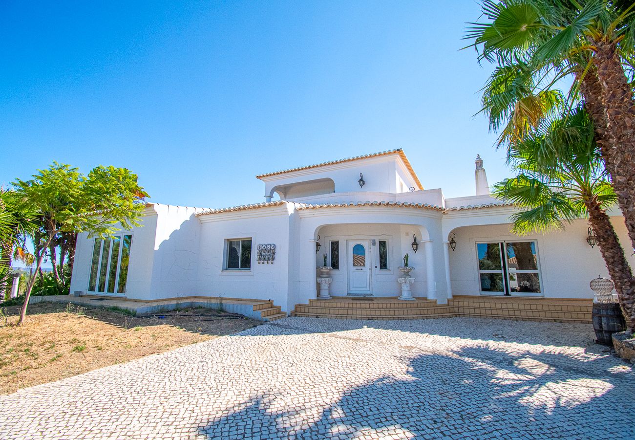 Villa in Carvoeiro - Yoba Horse Farm: Equestrian Retreat