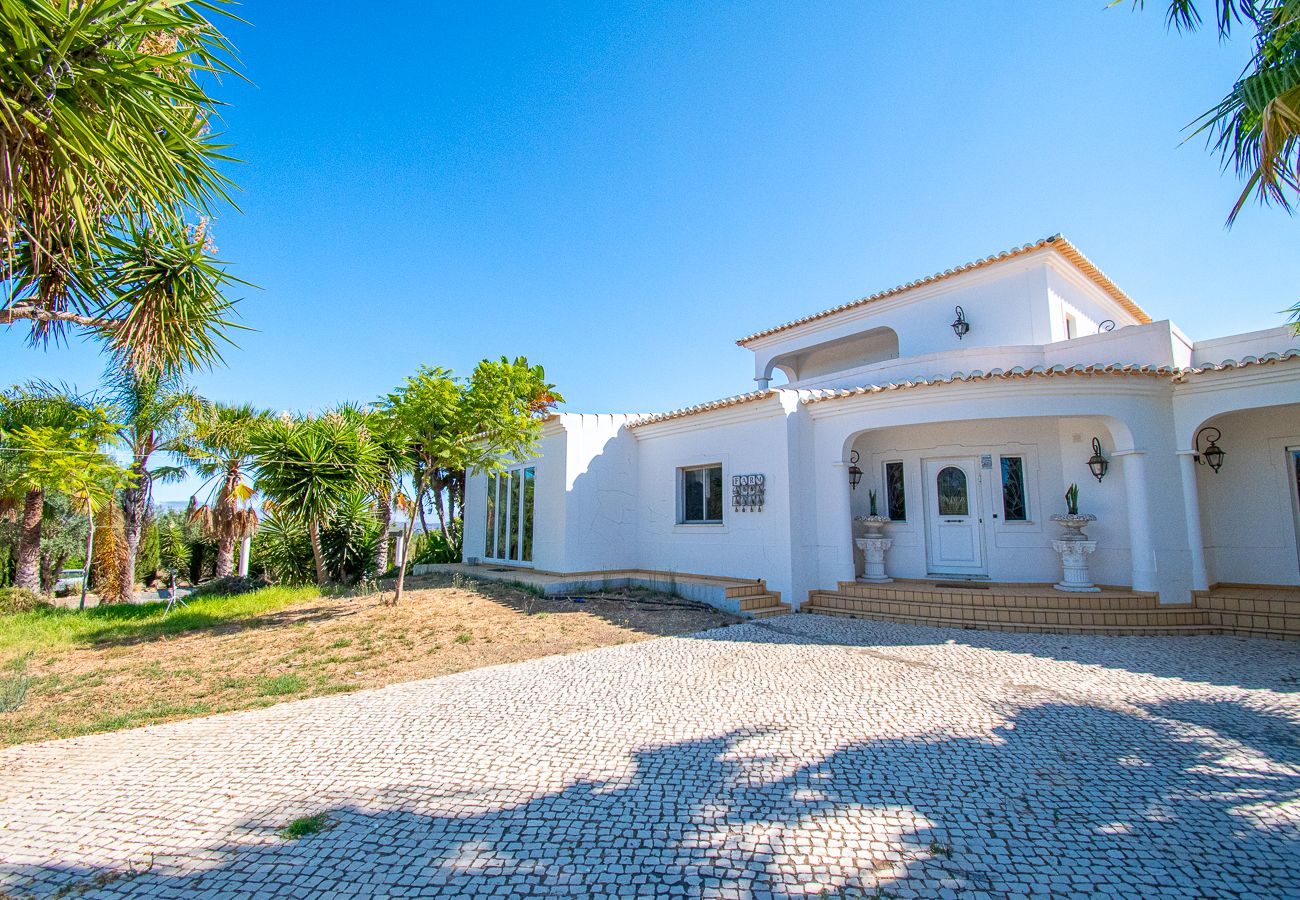 Villa in Carvoeiro - Yoba Horse Farm: Equestrian Retreat